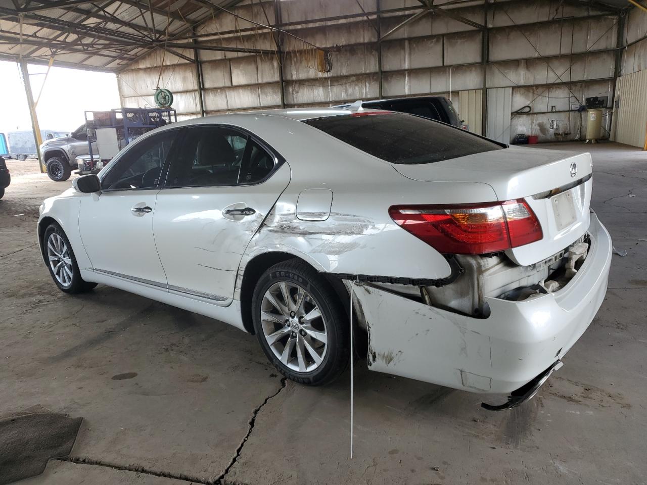 2011 Lexus LS - Image 2