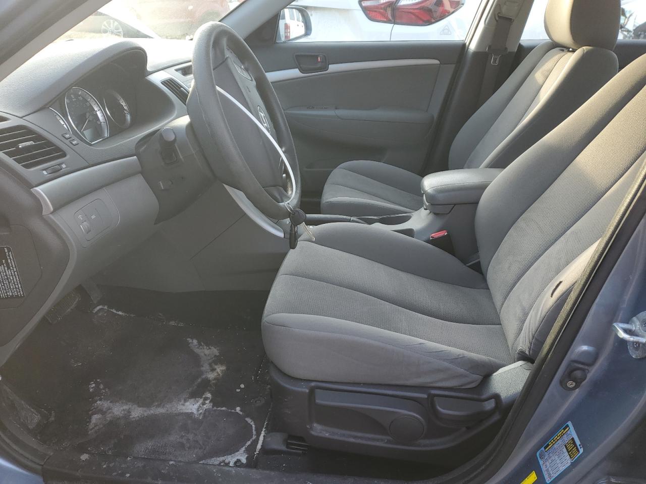 2010 Hyundai Sonata - Image 7