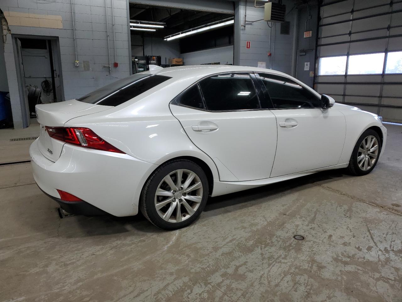 2015 Lexus IS - Image 3