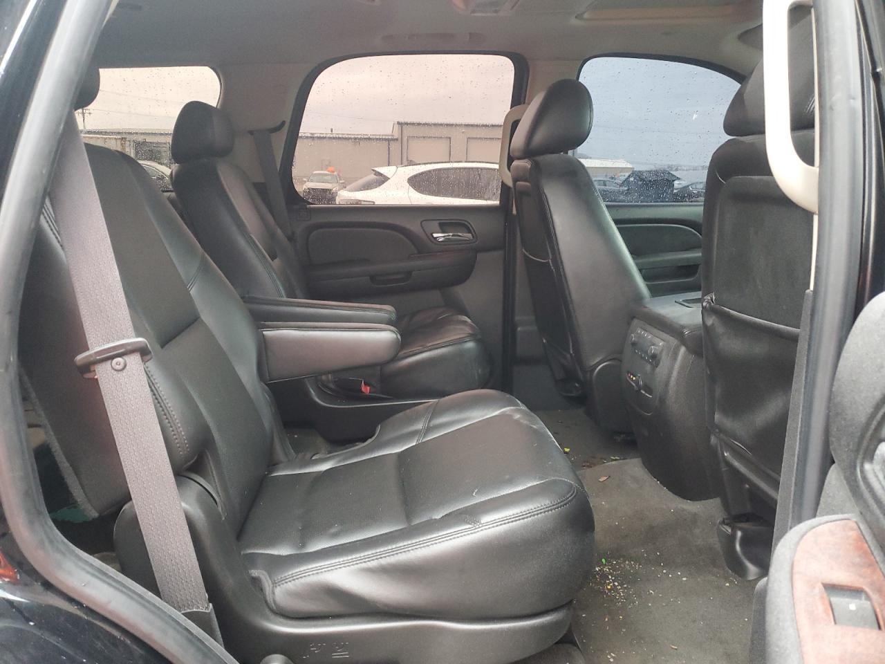 2010 Chevrolet Tahoe - Image 12