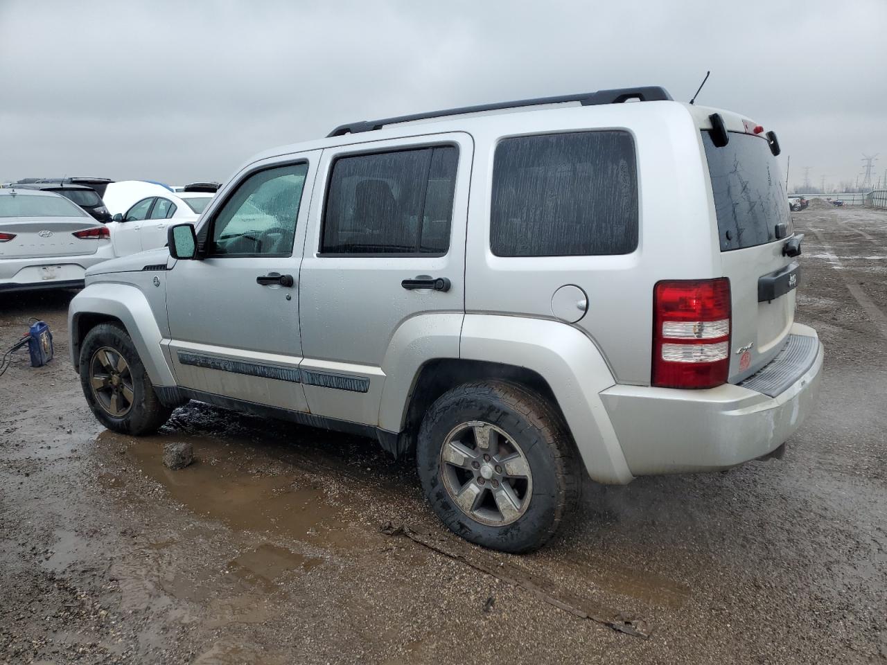 2008 Jeep Liberty (North America) - Image 2