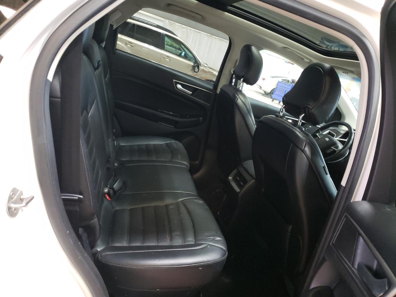 2015 Ford Edge - Image 11
