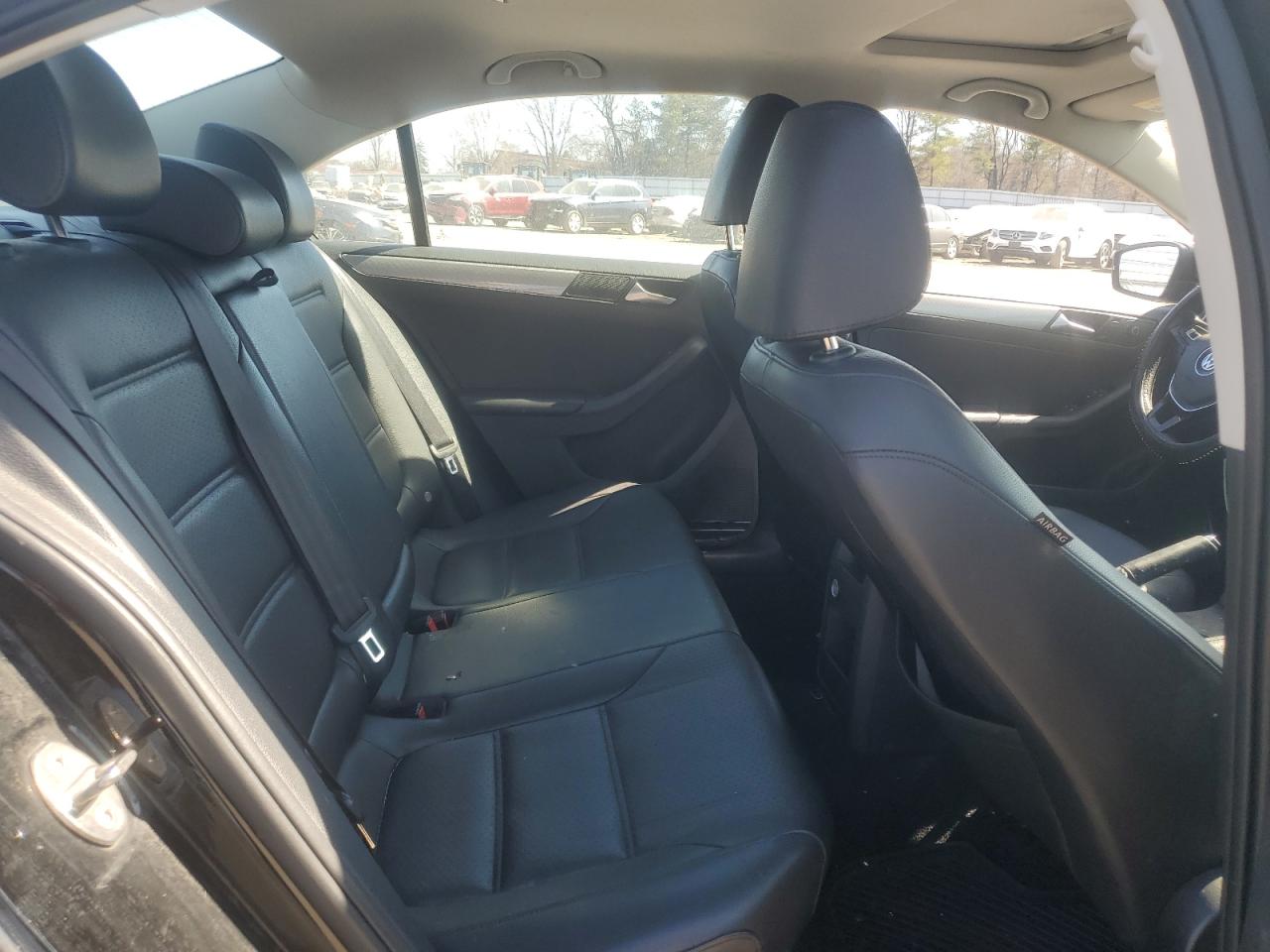 2015 Volkswagen Jetta - Image 10