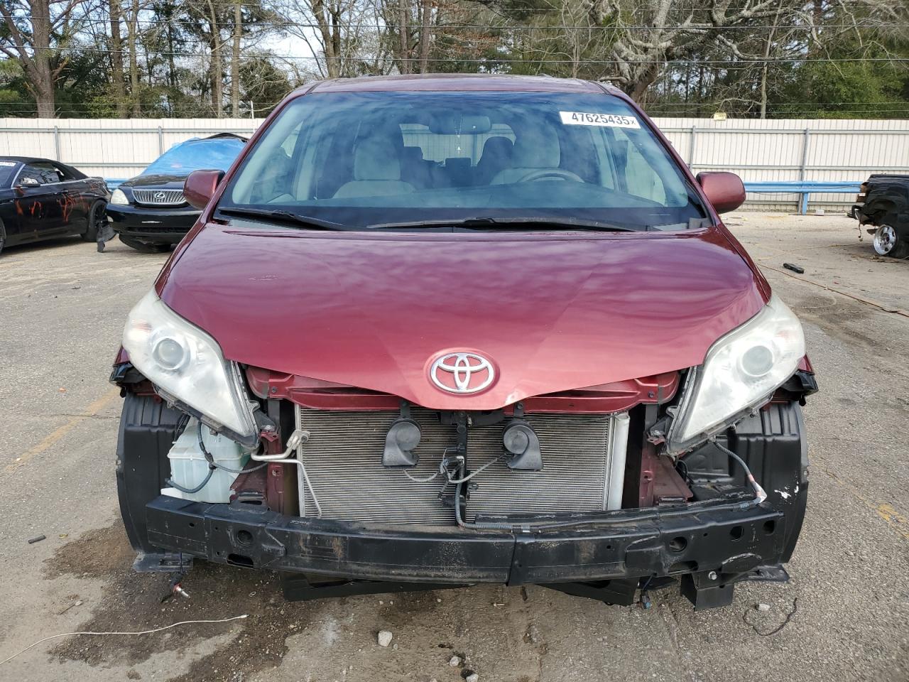 2015 Toyota Sienna - Image 5