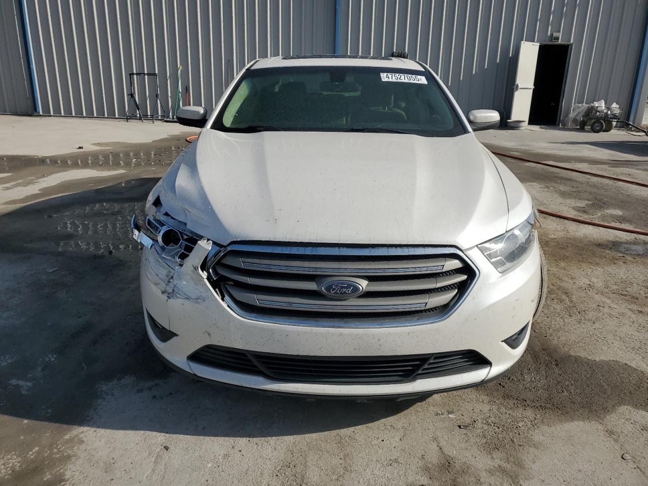 2017 Ford Taurus - Image 5