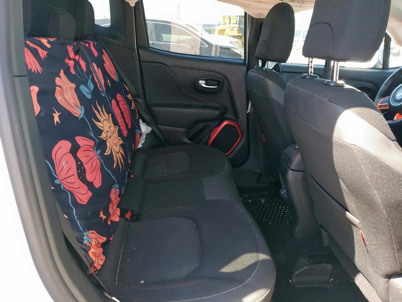 2018 Jeep Renegade - Image 11