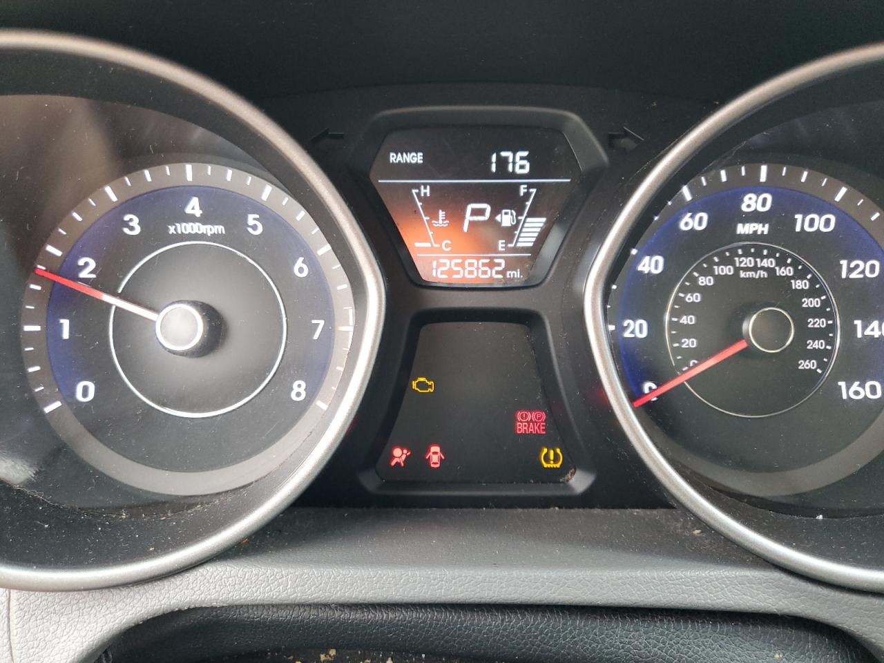 2016 Hyundai Elantra - Image 9