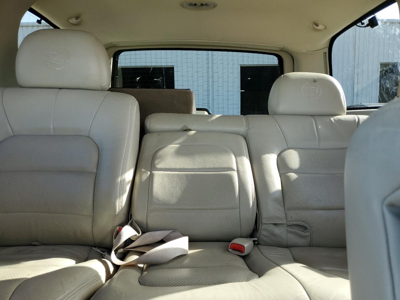 2002 Cadillac Escalade - Image 10