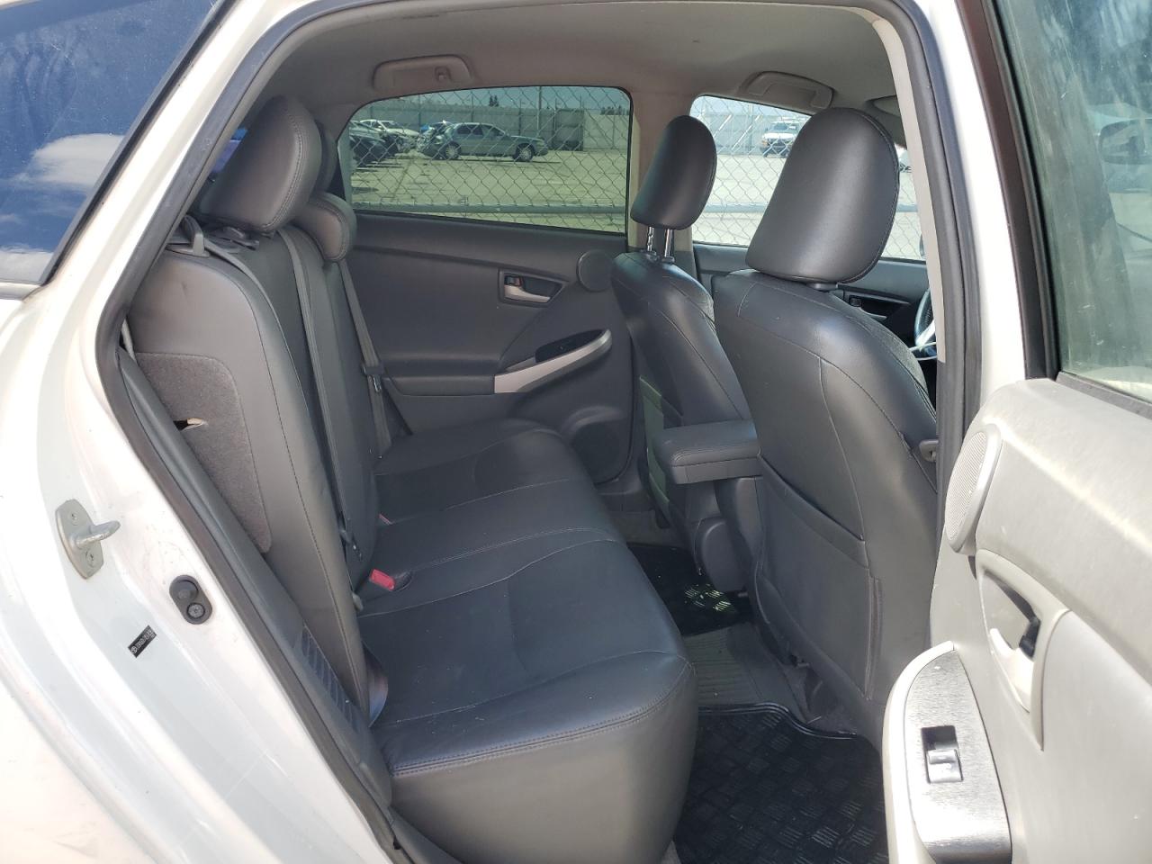 2010 Toyota Prius - Image 10