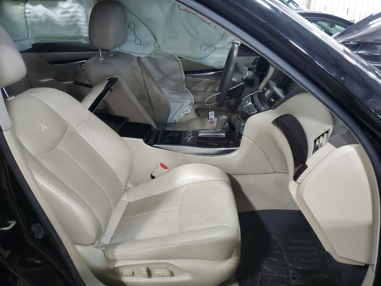 2011 Infiniti M - Image 7