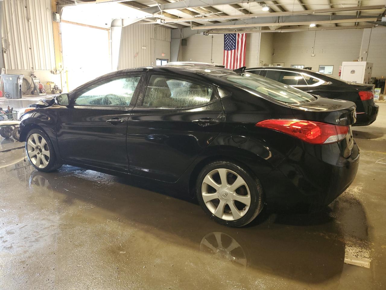 2011 Hyundai Elantra - Image 2
