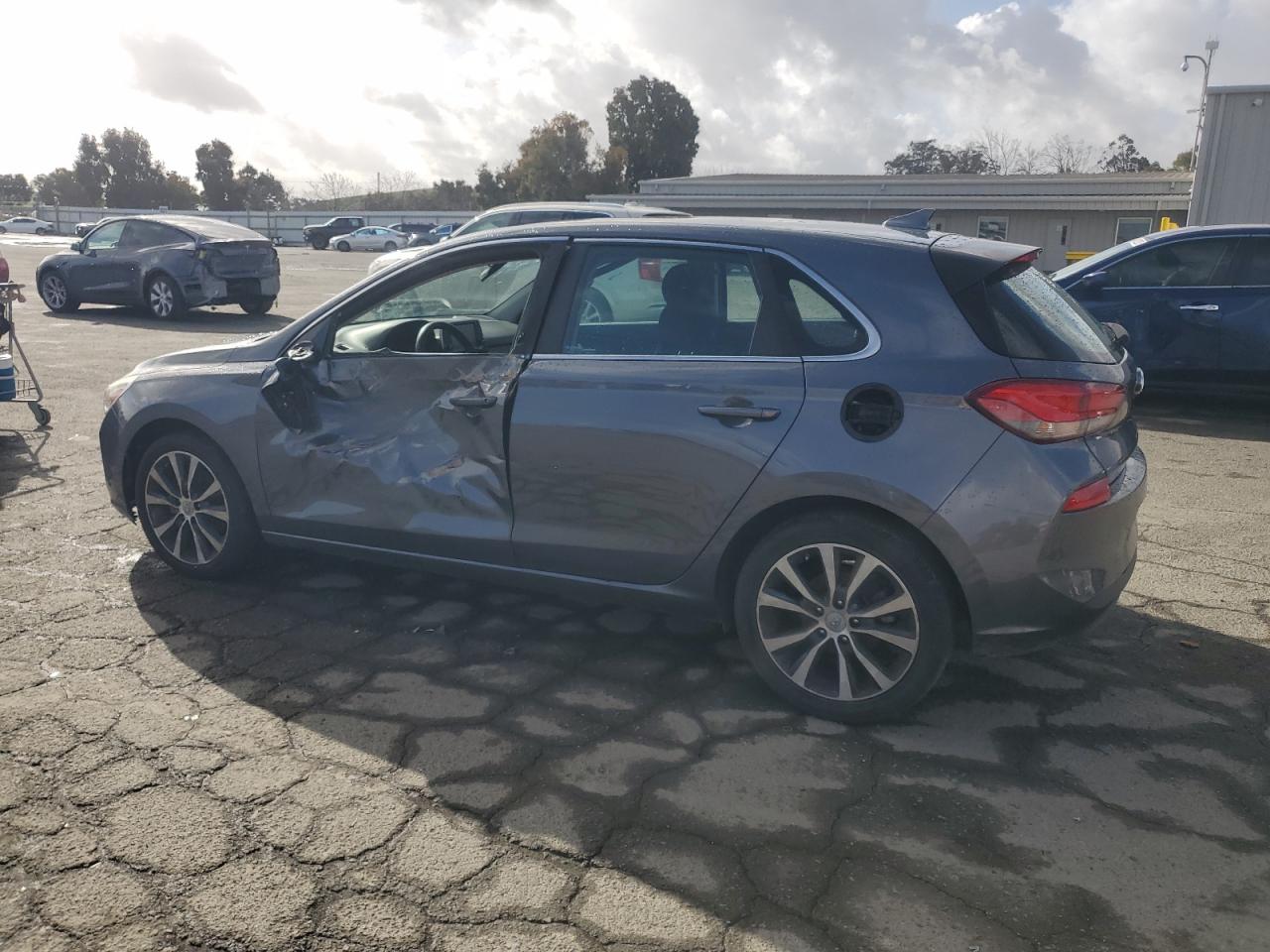 2019 Hyundai Elantra - Image 2