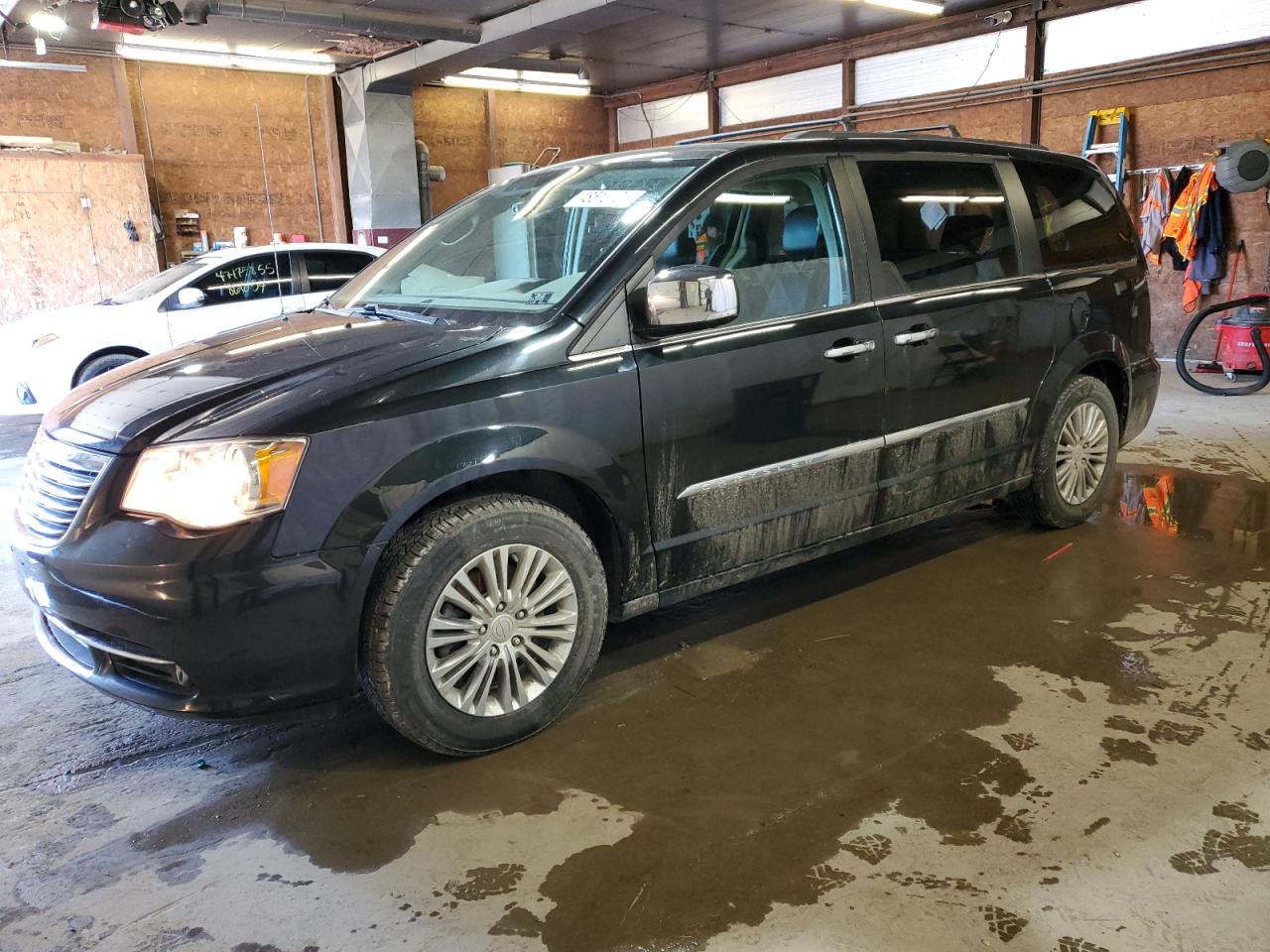 2015 Chrysler Town & Country - Image 1