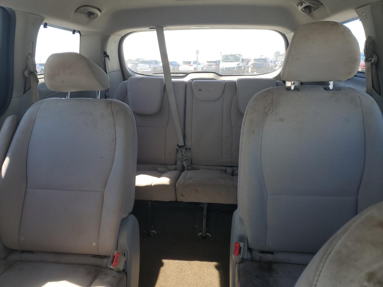 2016 Kia Sedona - Image 10