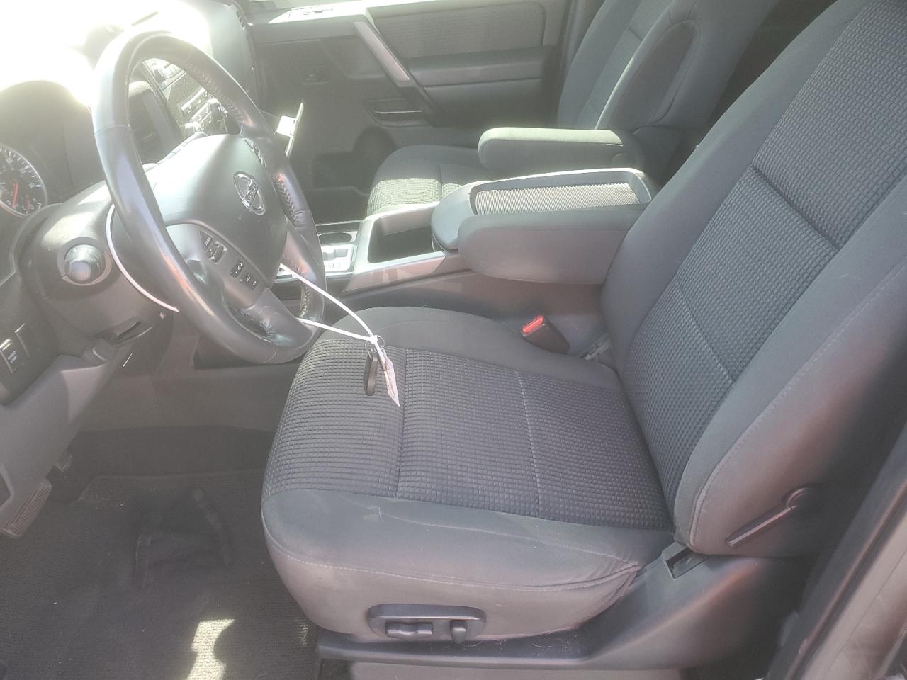 2014 Nissan Titan - Image 7