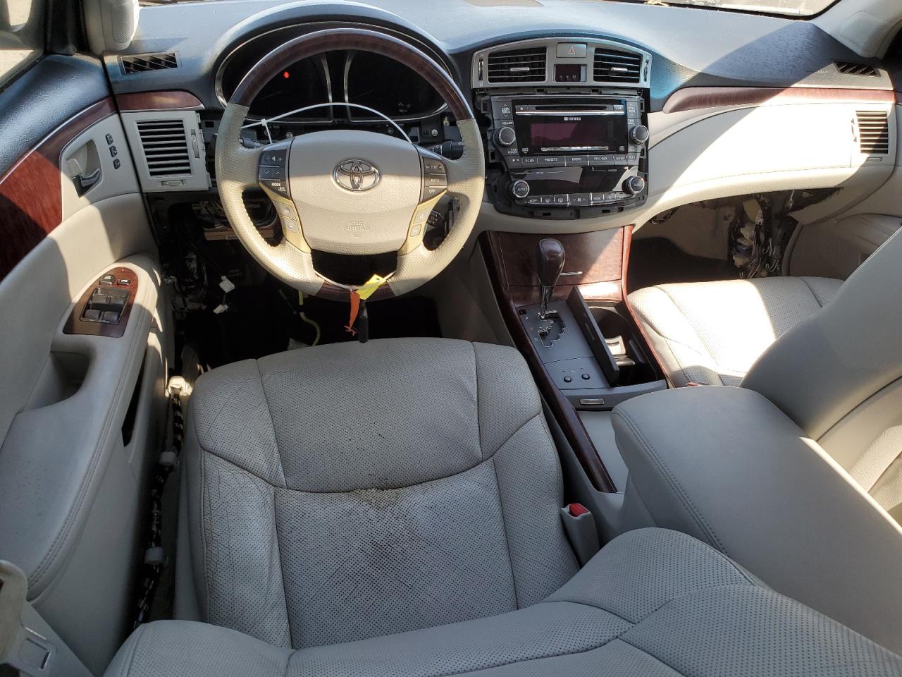 2011 Toyota Avalon - Image 8