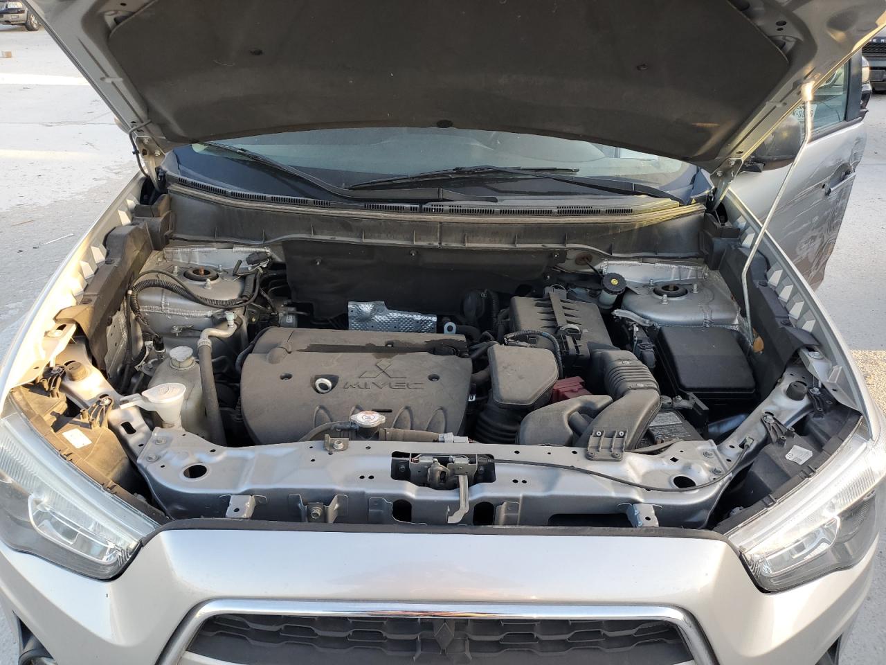 2015 Mitsubishi Outlander - Image 12