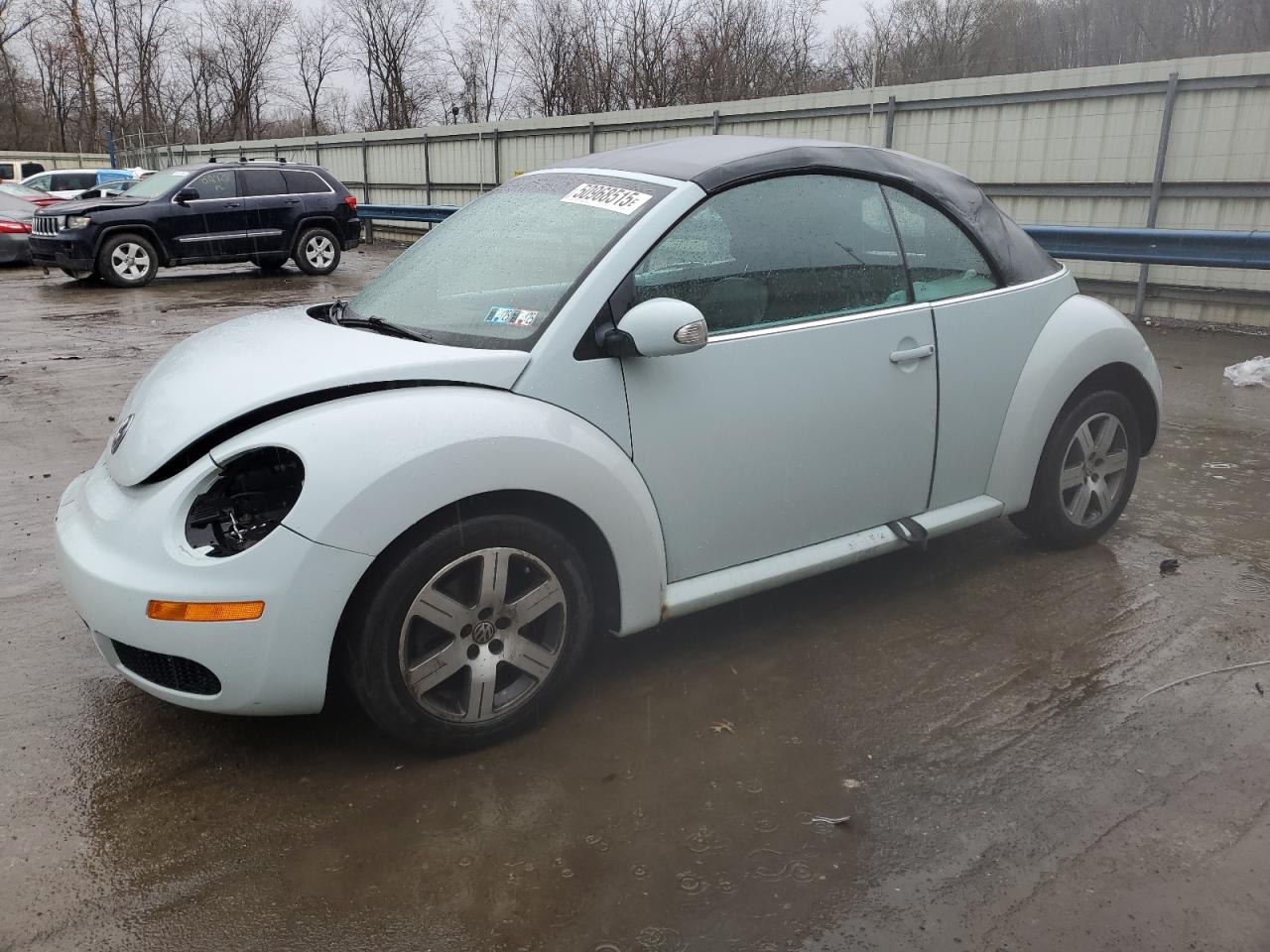 Ellwood City, PA에서 판매 중인 2006 Volkswagen New Beetle Convertible Option Package 1 - Rear End