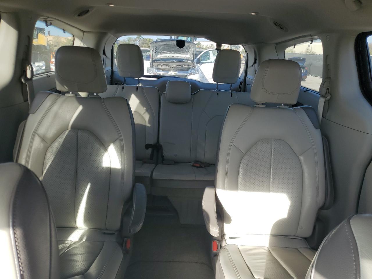 2018 Chrysler Pacifica - Image 10