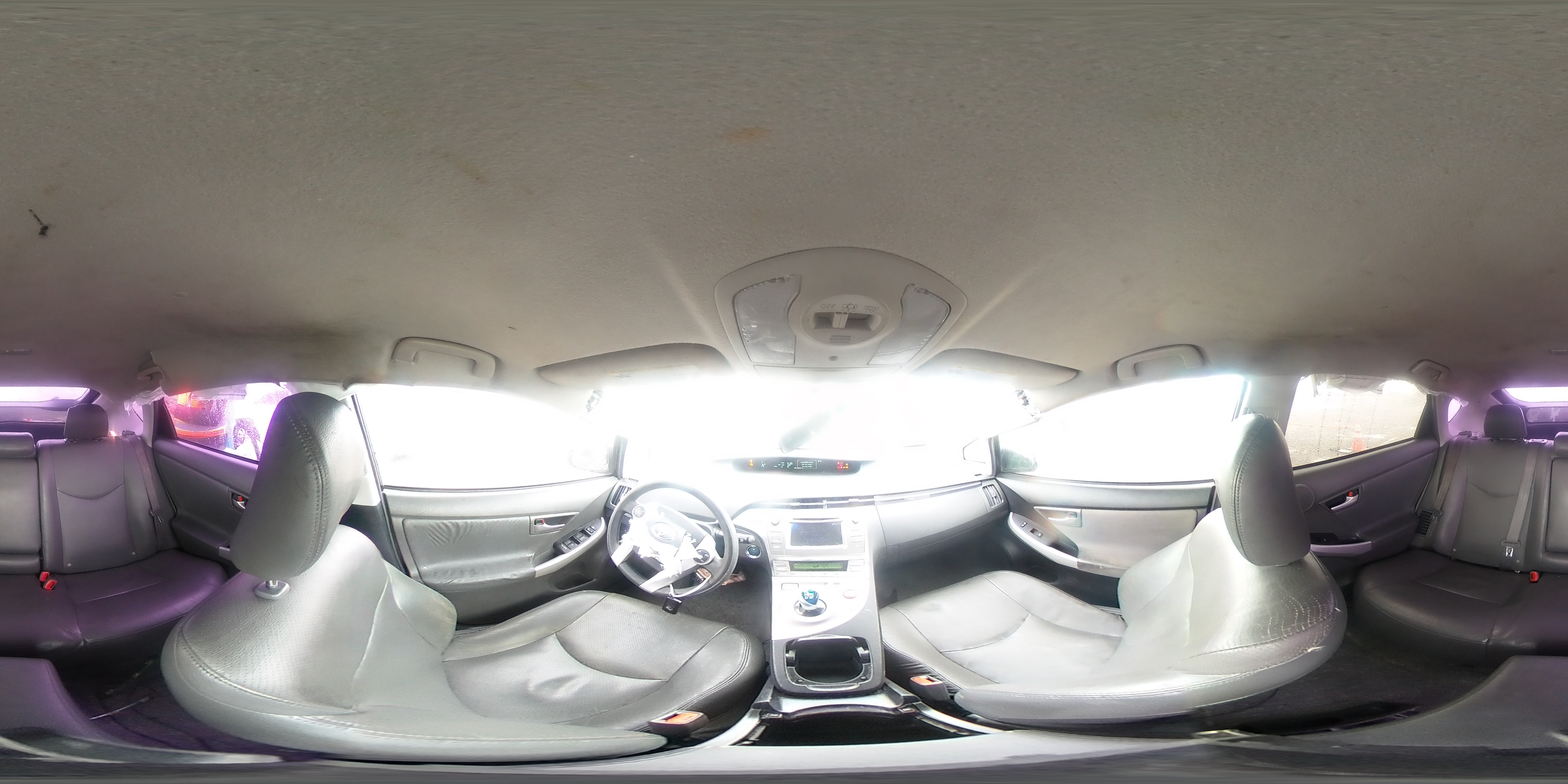 2015 Toyota Prius - Image 13