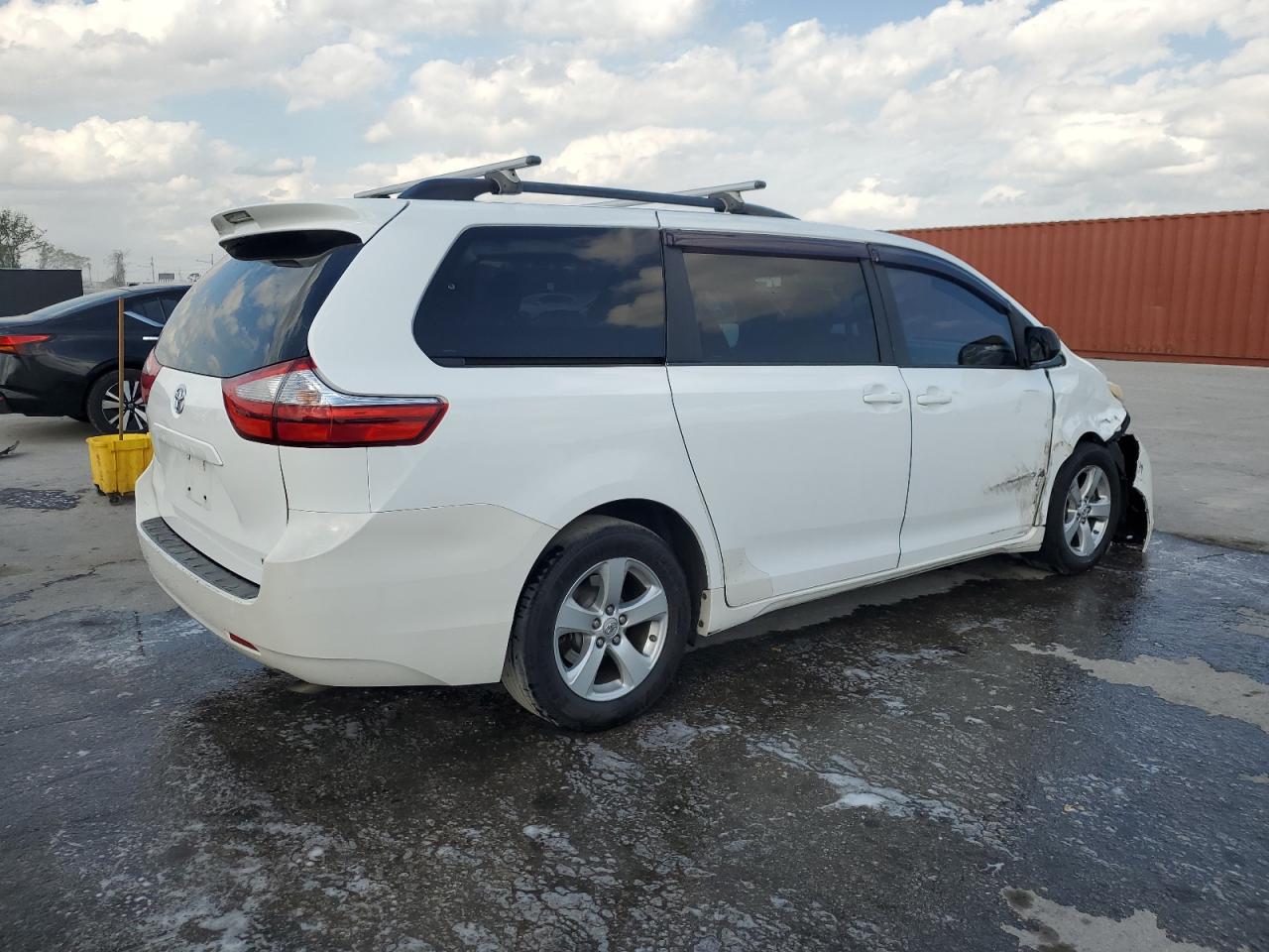 2015 Toyota Sienna - Image 3