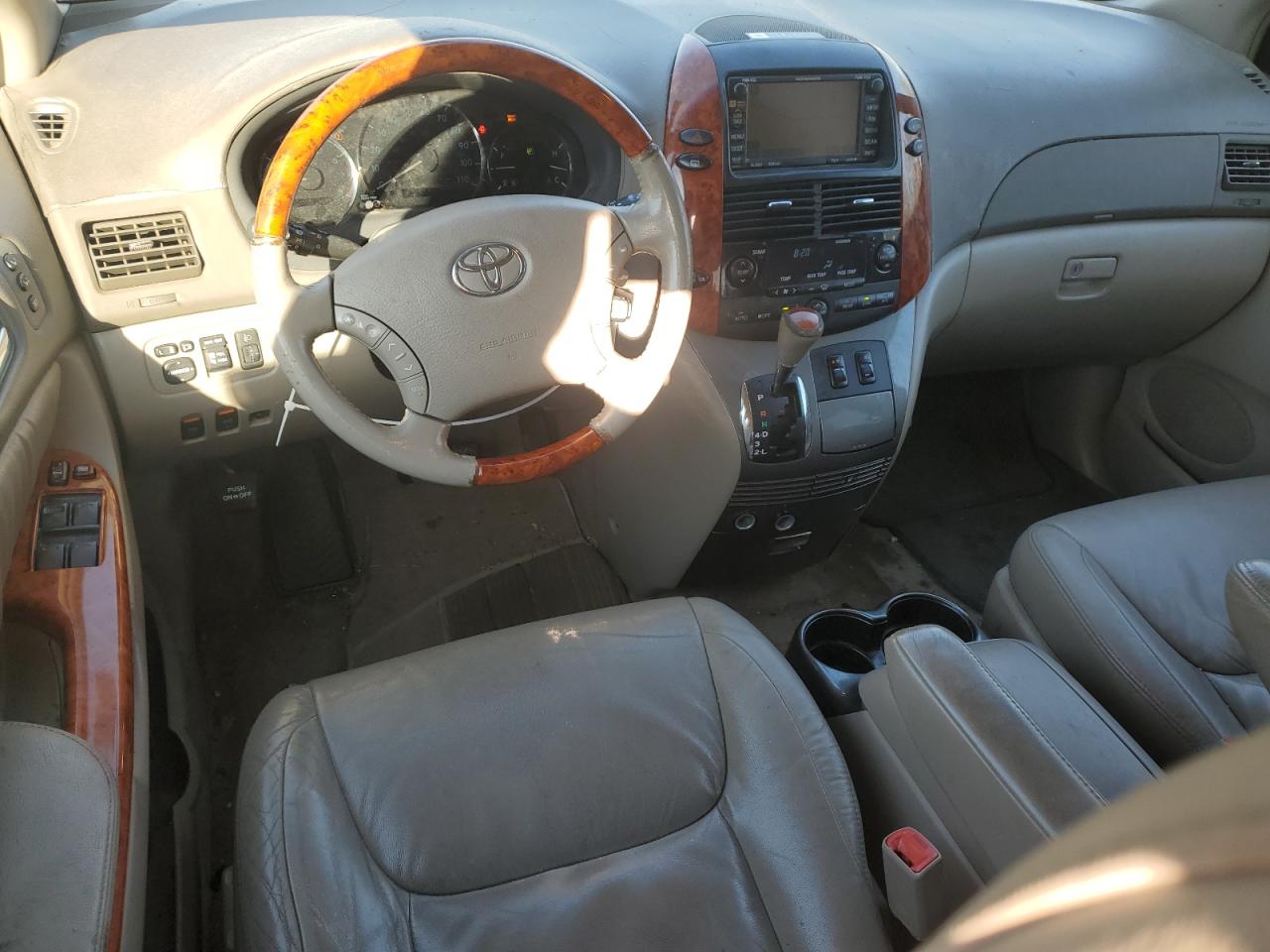 2010 Toyota Sienna - Image 8