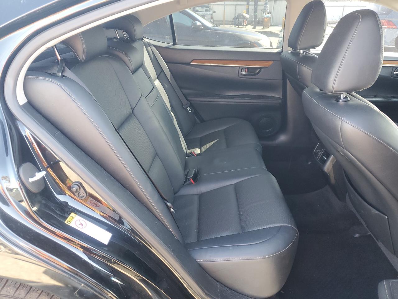 2015 Lexus ES - Image 11