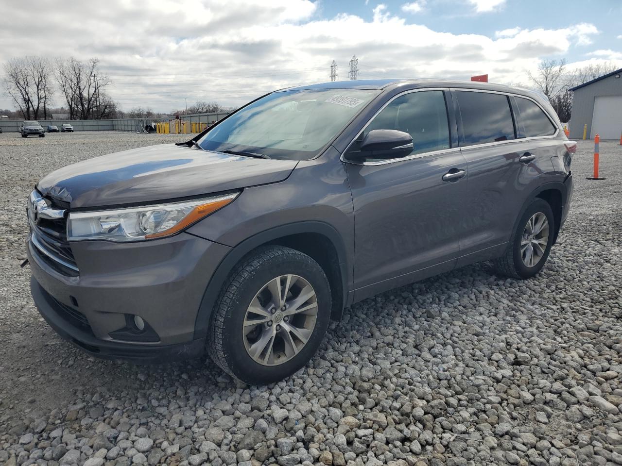 2015 Toyota Highlander - Image 1