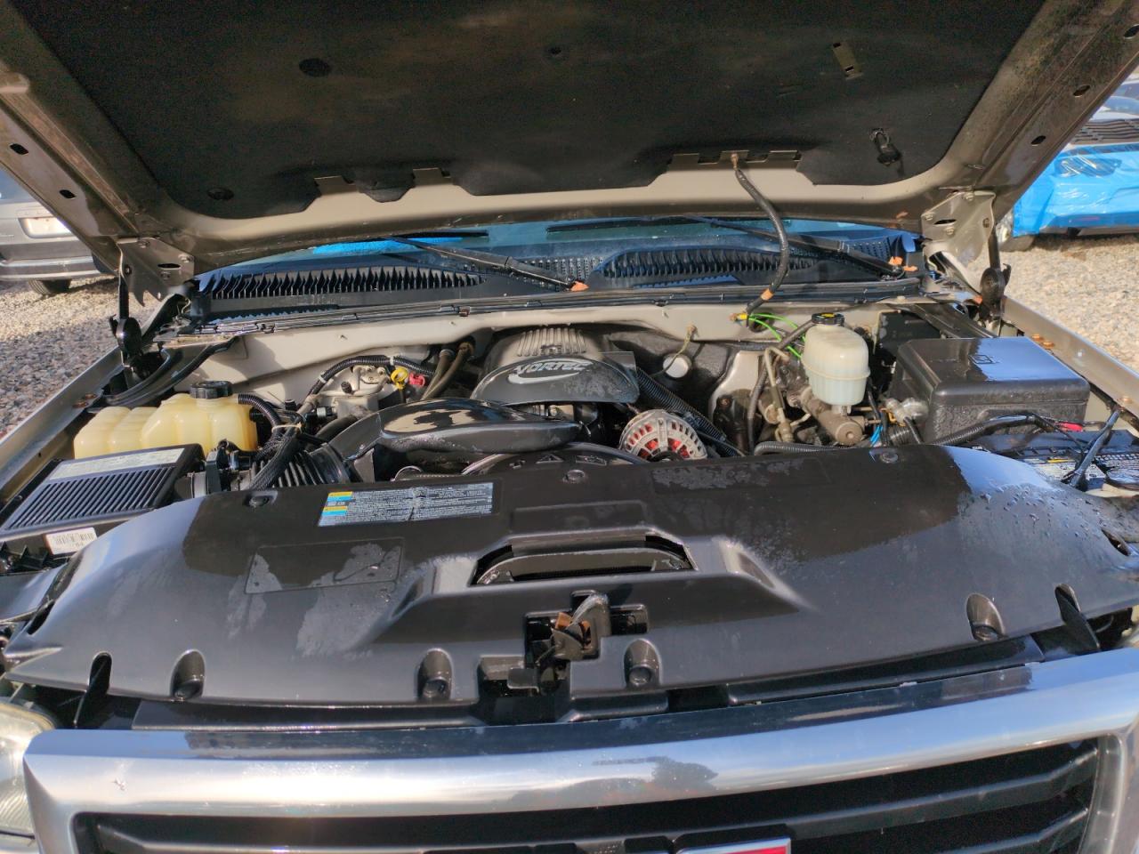 2006 GMC Sierra - Image 11