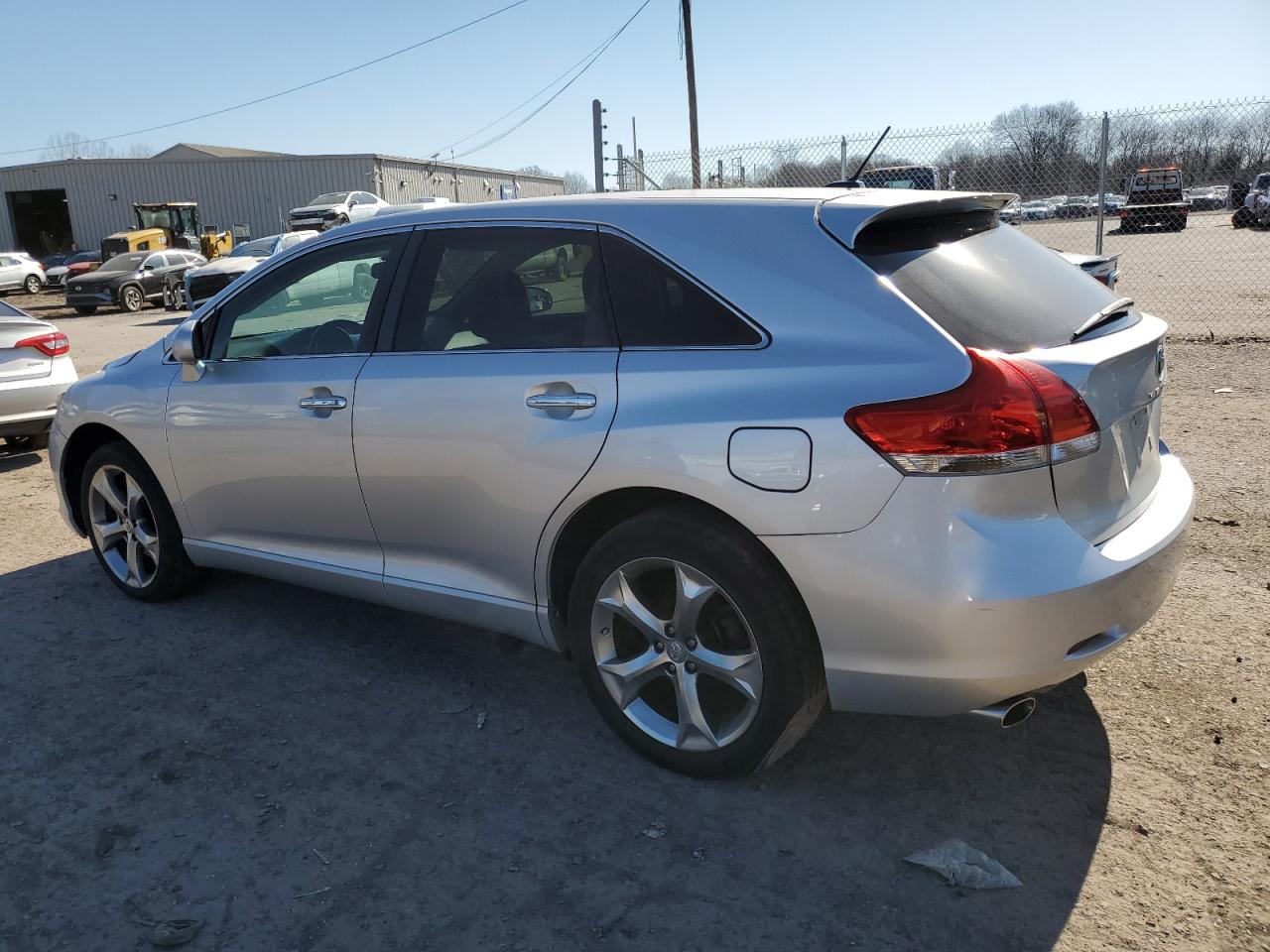 2010 Toyota Venza - Image 2