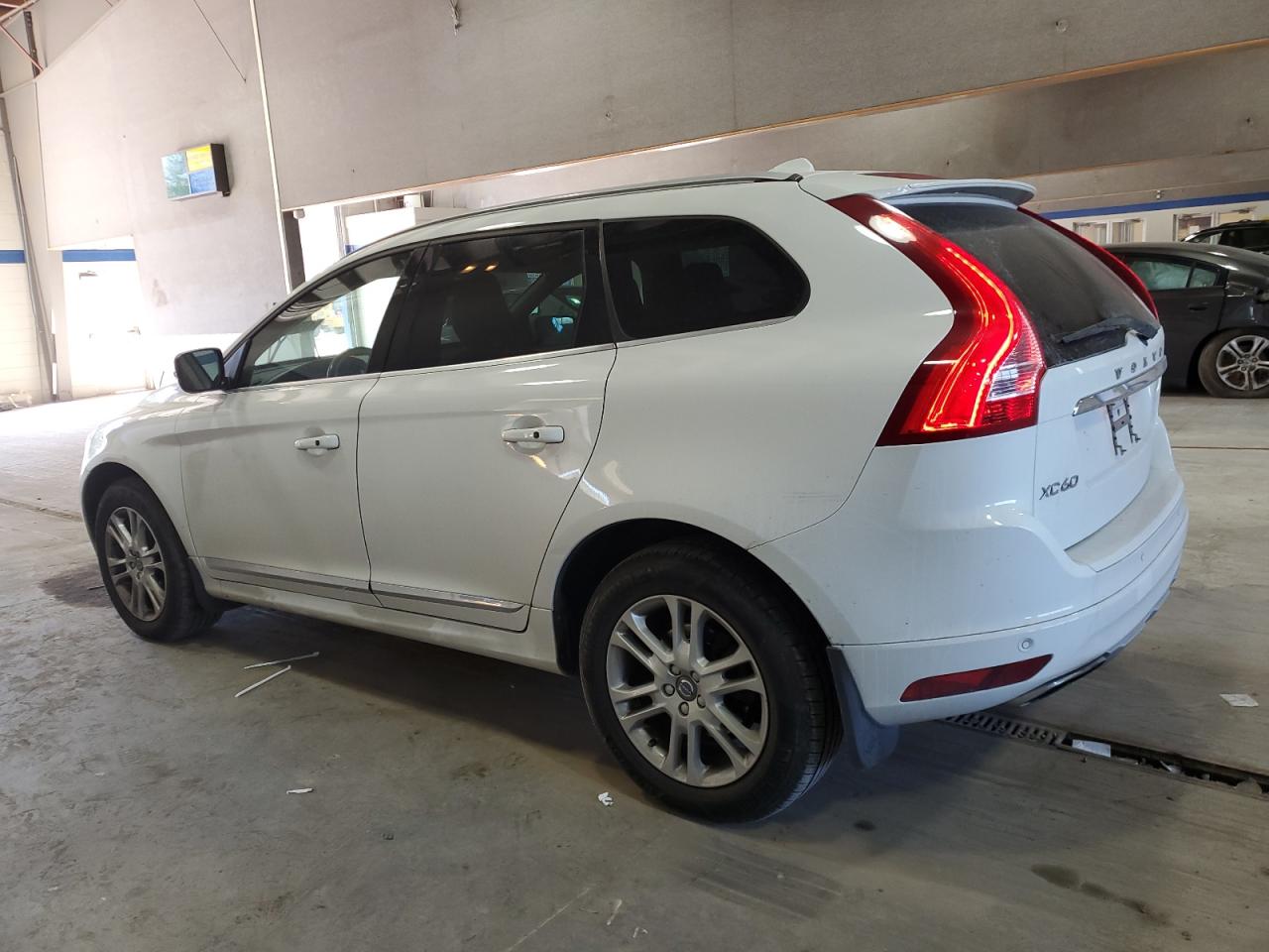 2016 Volvo XC60 - Image 2