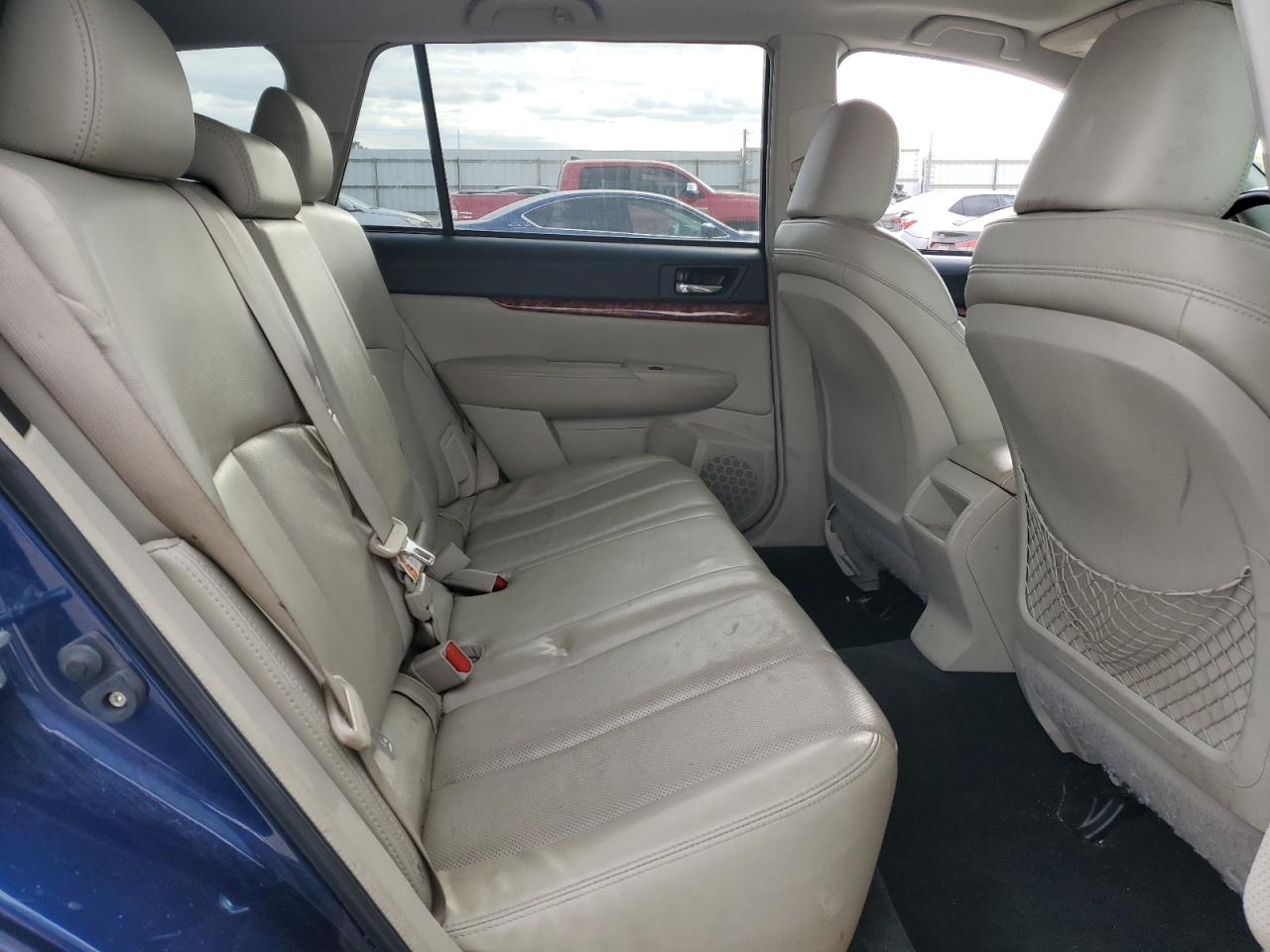 2011 Subaru Outback - Image 11