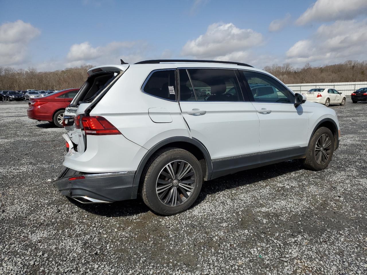 2018 Volkswagen Tiguan - Image 3