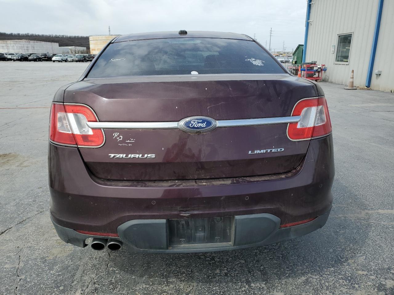 2011 Ford Taurus - Image 6