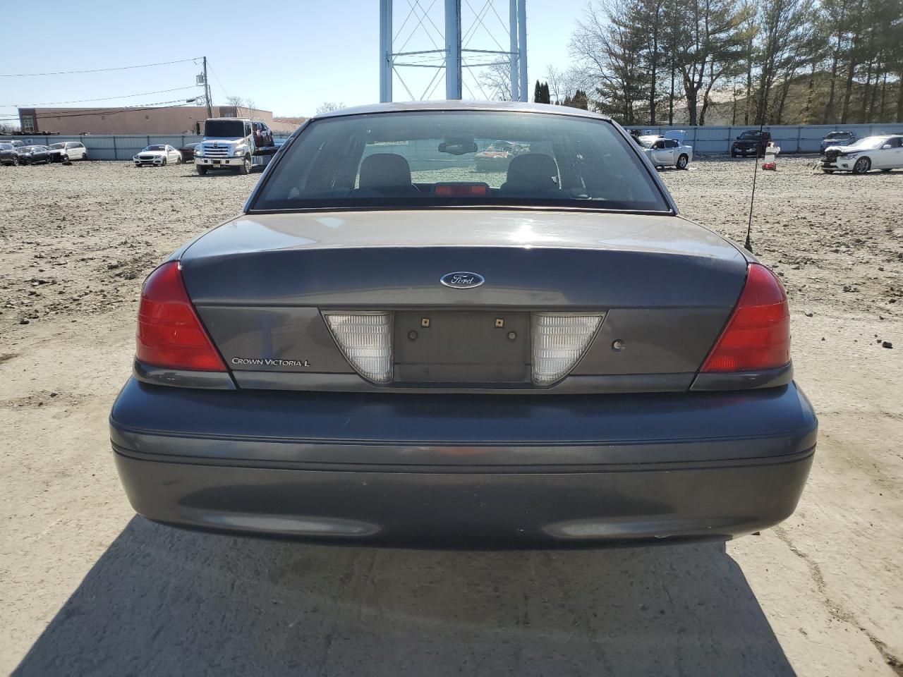 2005 Ford Crown Victoria - Image 6