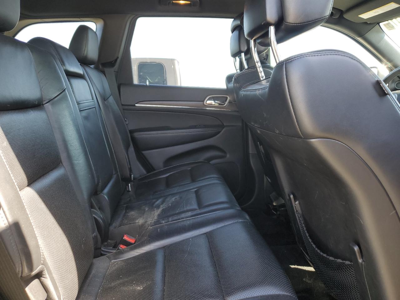 2015 Jeep Grand Cherokee - Image 11