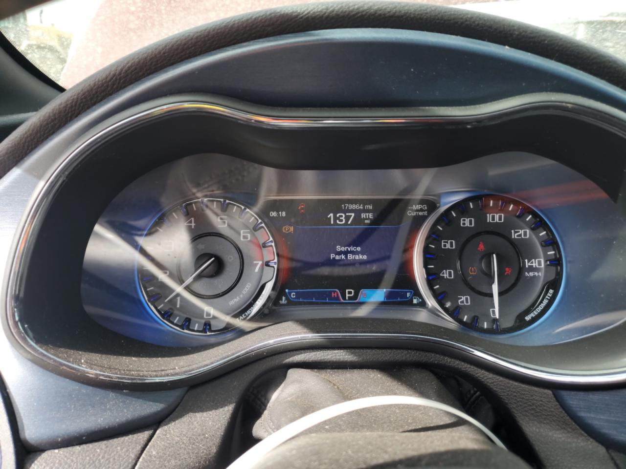 2015 Chrysler 200 - Image 9