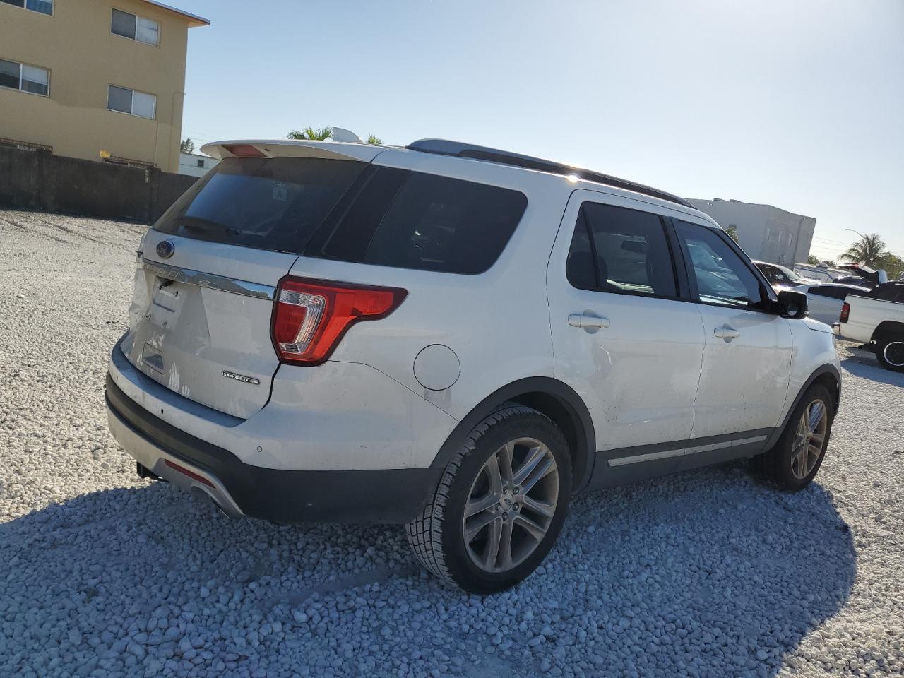 2016 Ford Explorer - Image 3