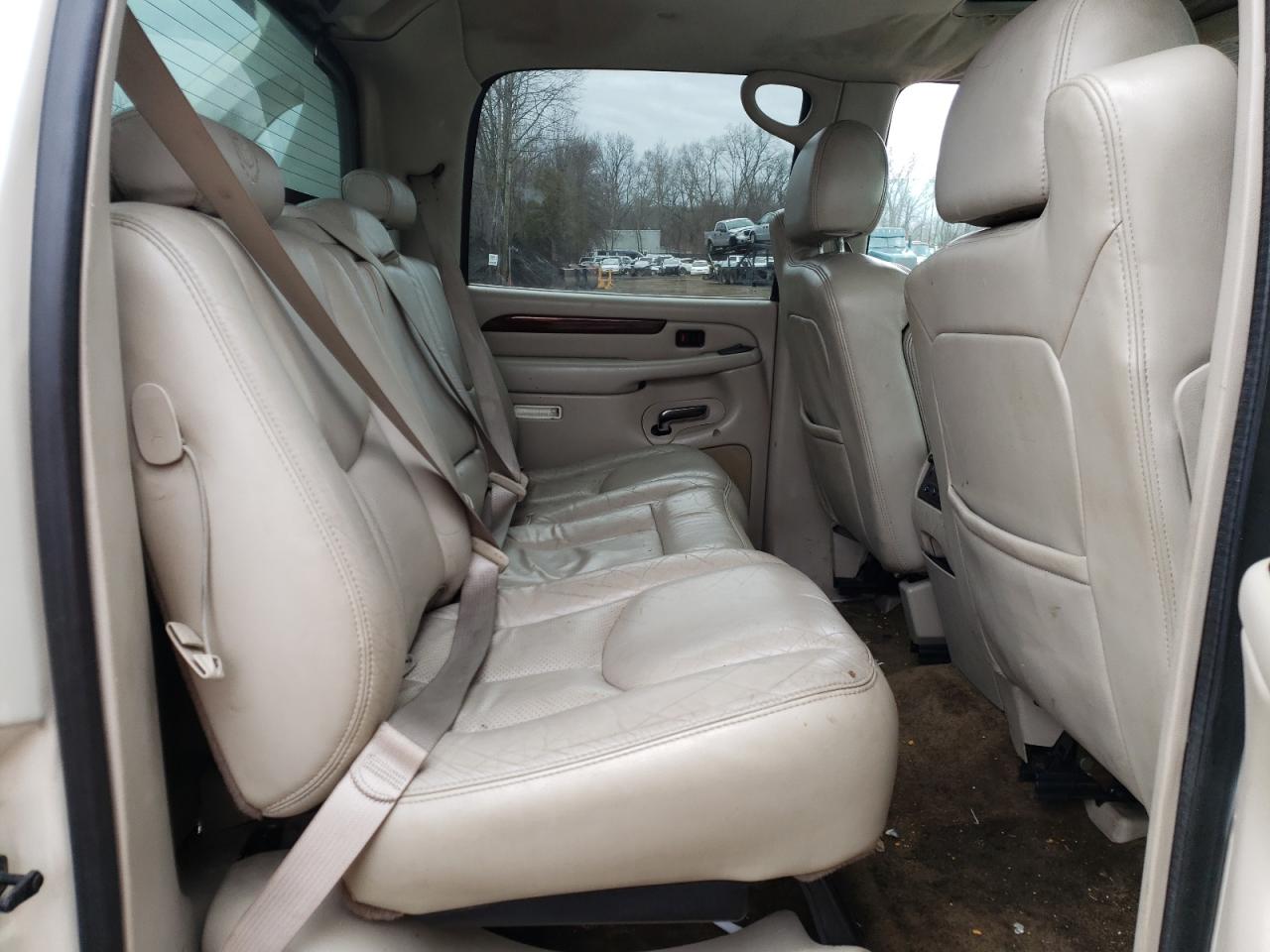 2003 Cadillac Escalade - Image 11