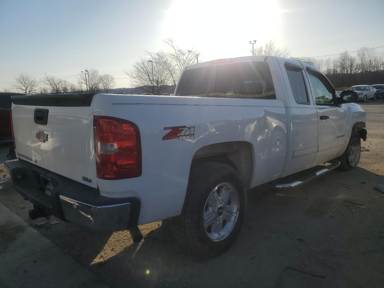 2011 Chevrolet Silverado - Image 3