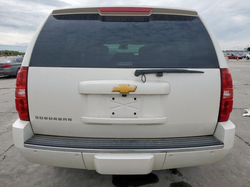 Parquets CHEVROLET SUBURBAN 2013 Beige
