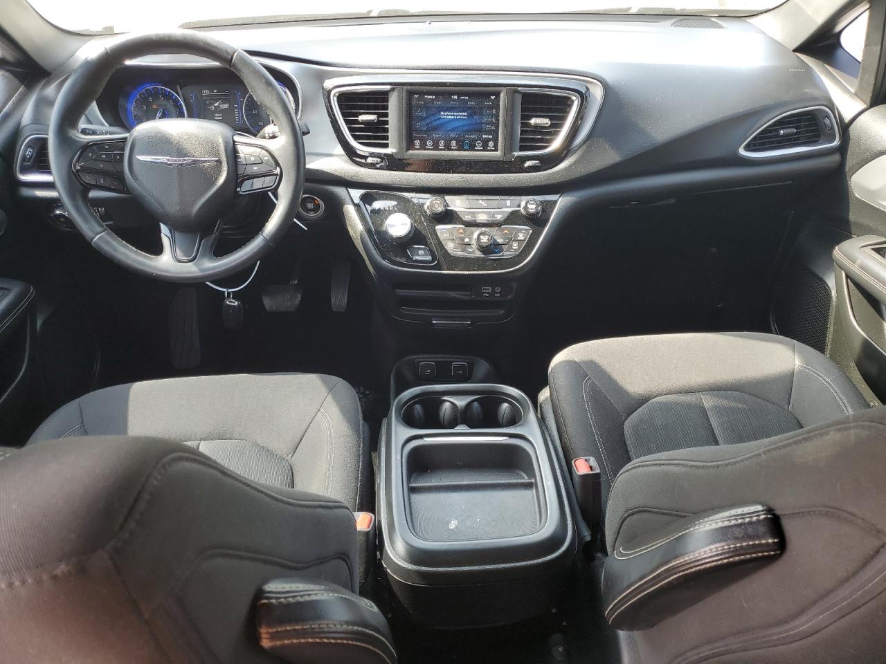 2018 Chrysler Pacifica - Image 8