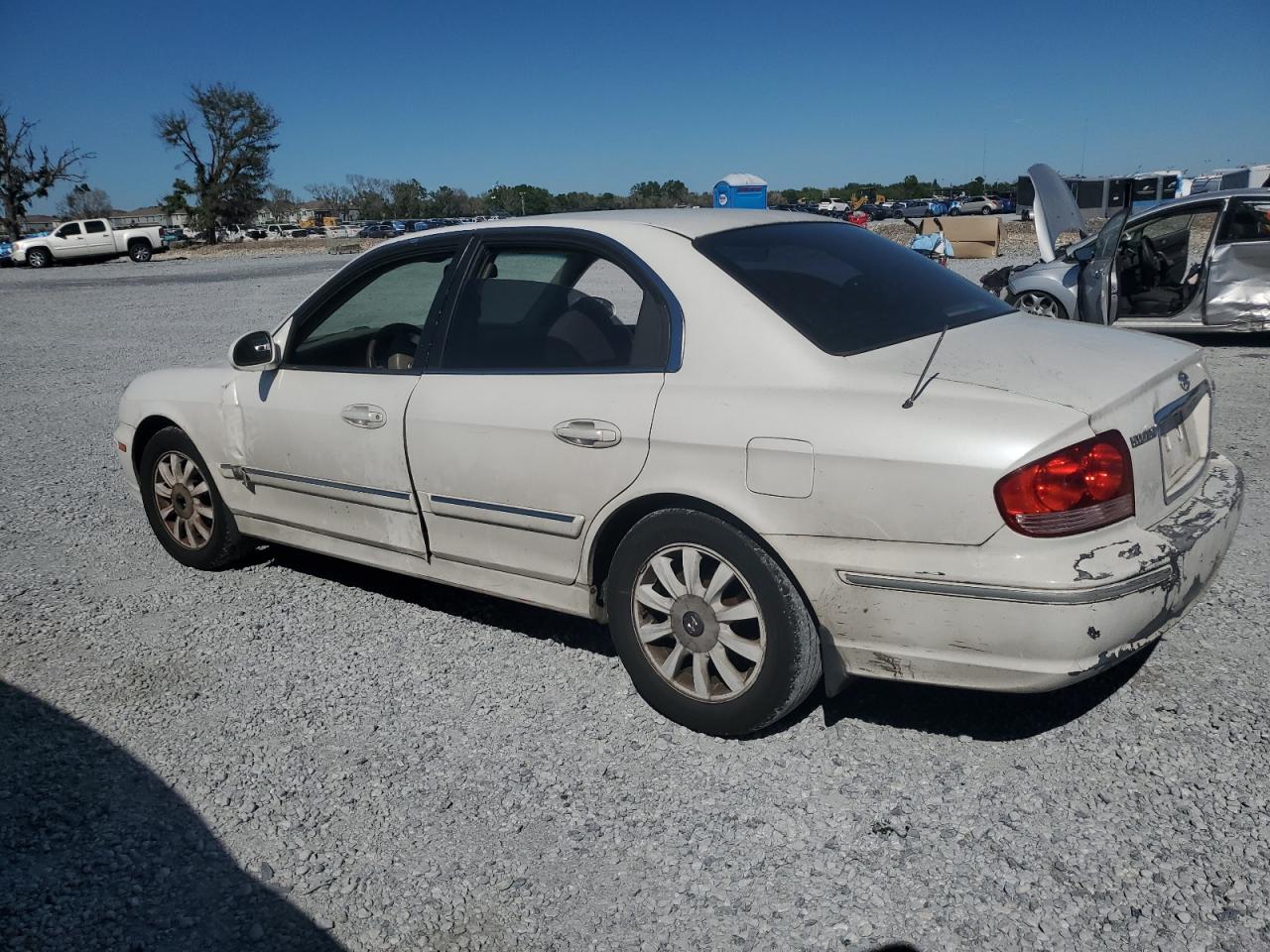 2003 Hyundai Sonata - Image 2