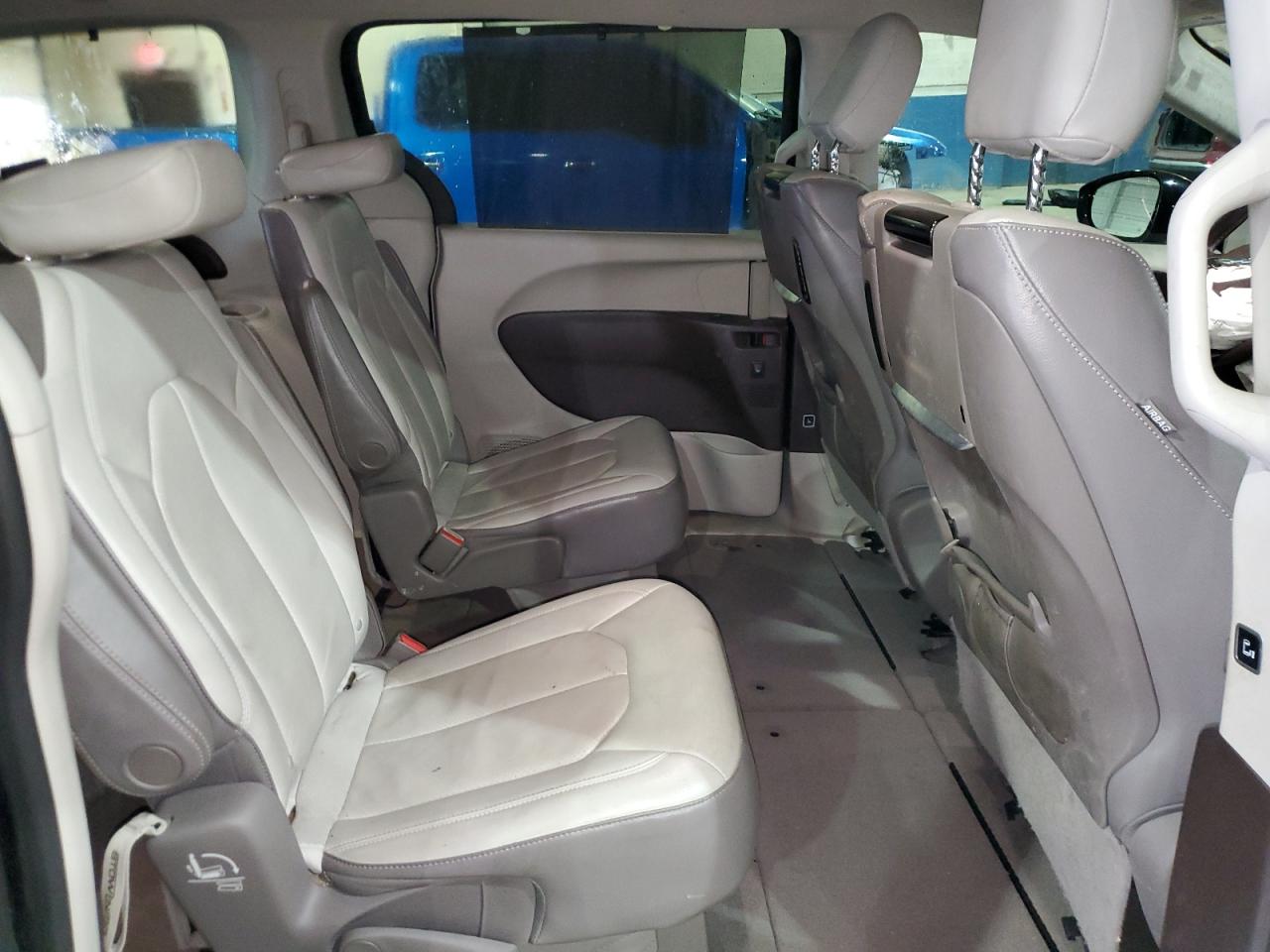 2017 Chrysler Pacifica - Image 11