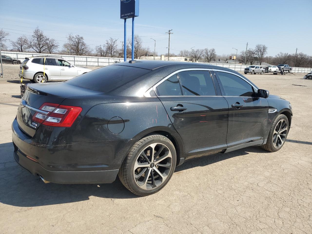 2014 Ford Taurus - Image 3