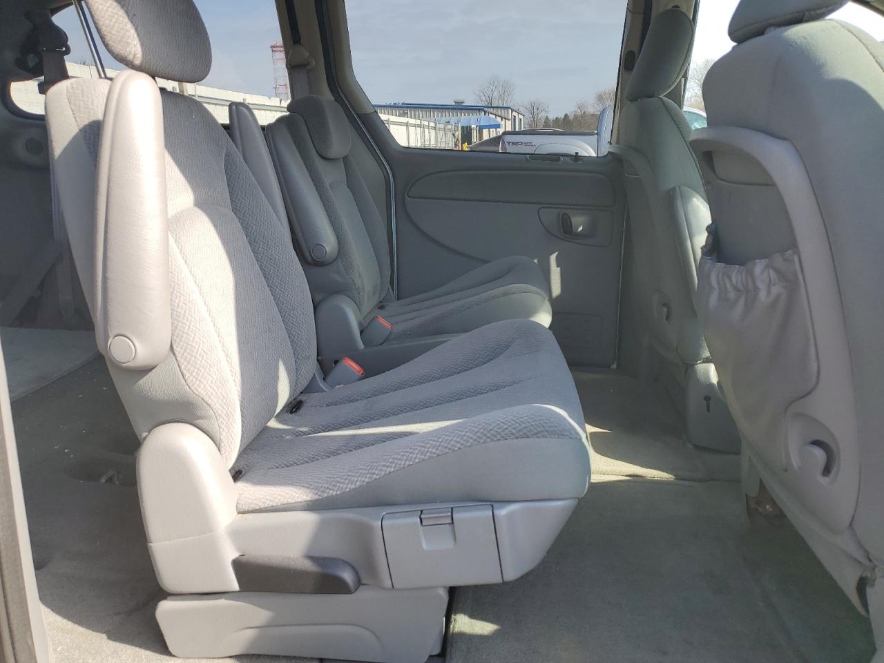 2005 Chrysler Town & Country - Image 11