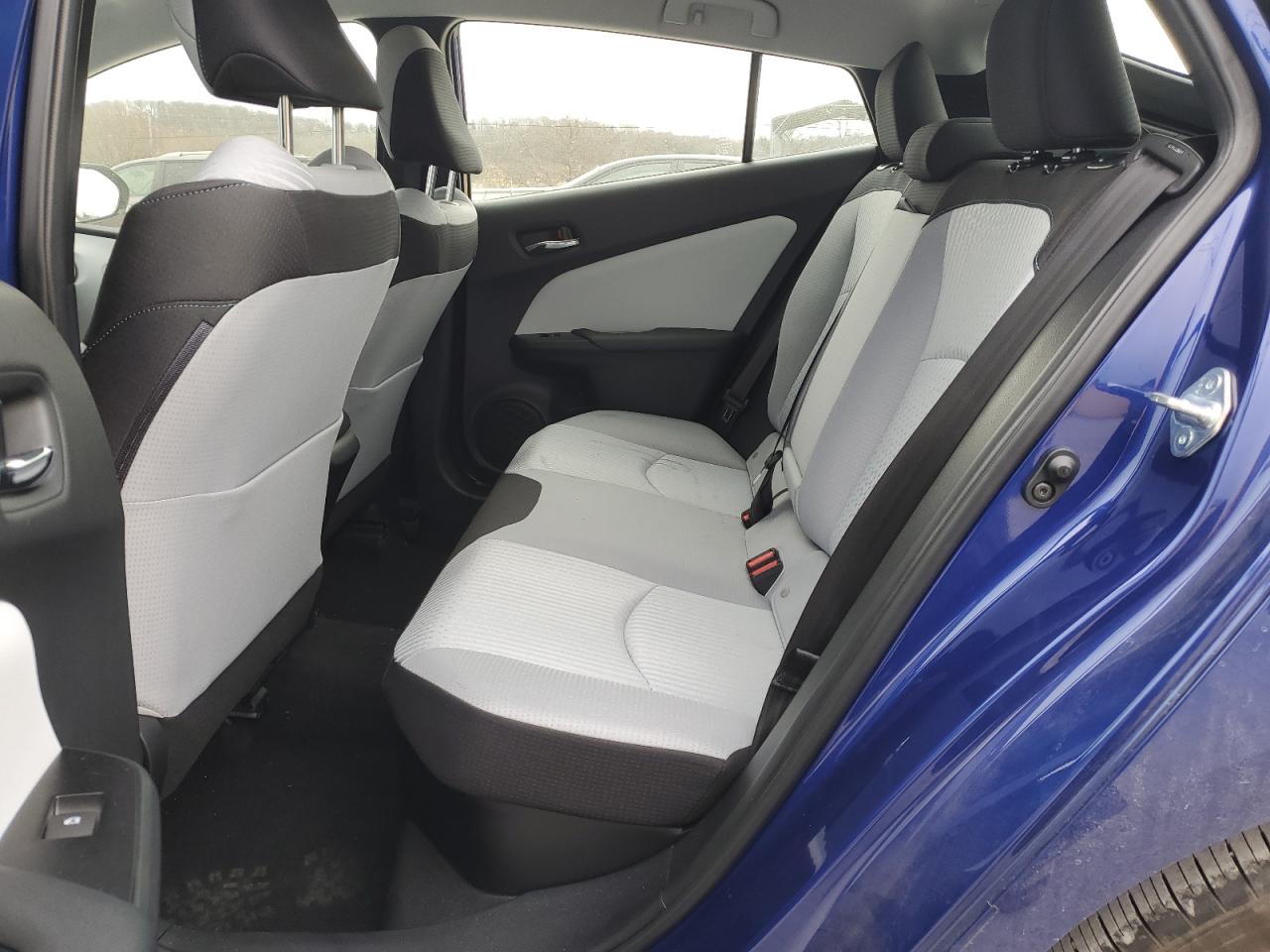 2016 Toyota Prius - Image 10
