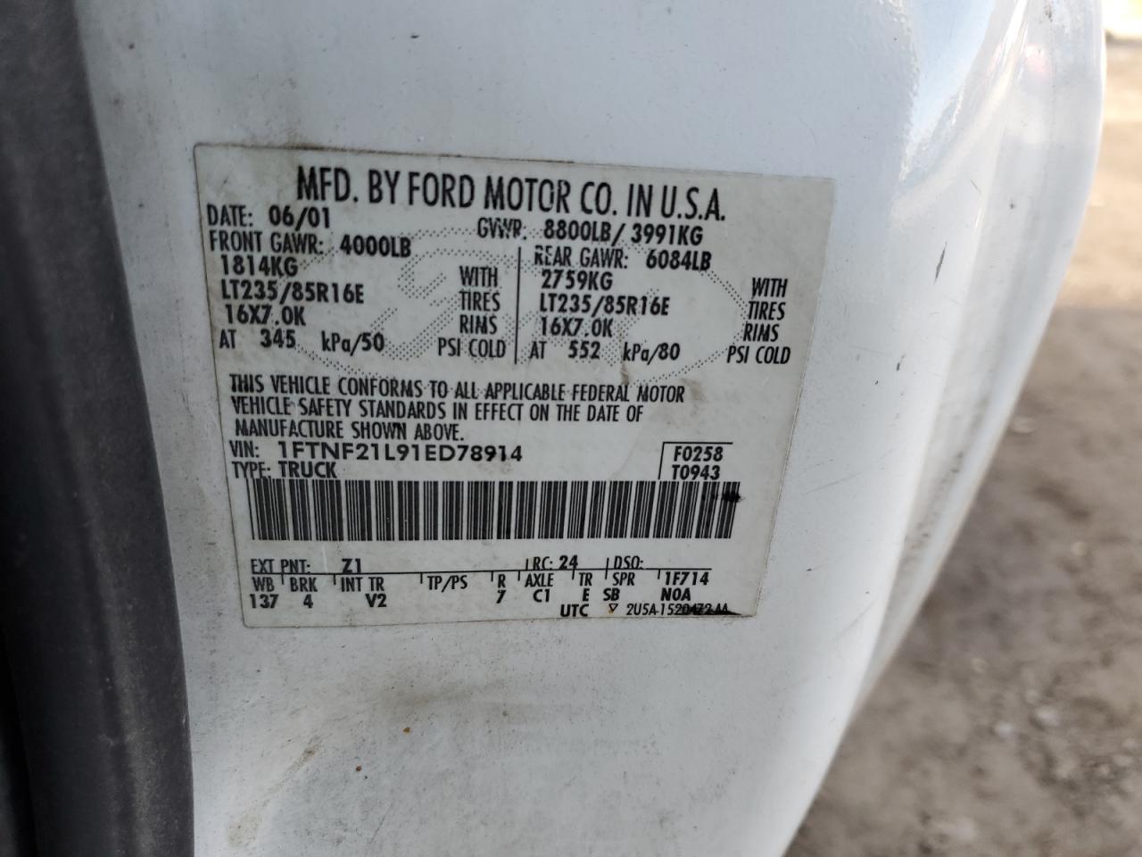 2001 Ford F250 - Image 12