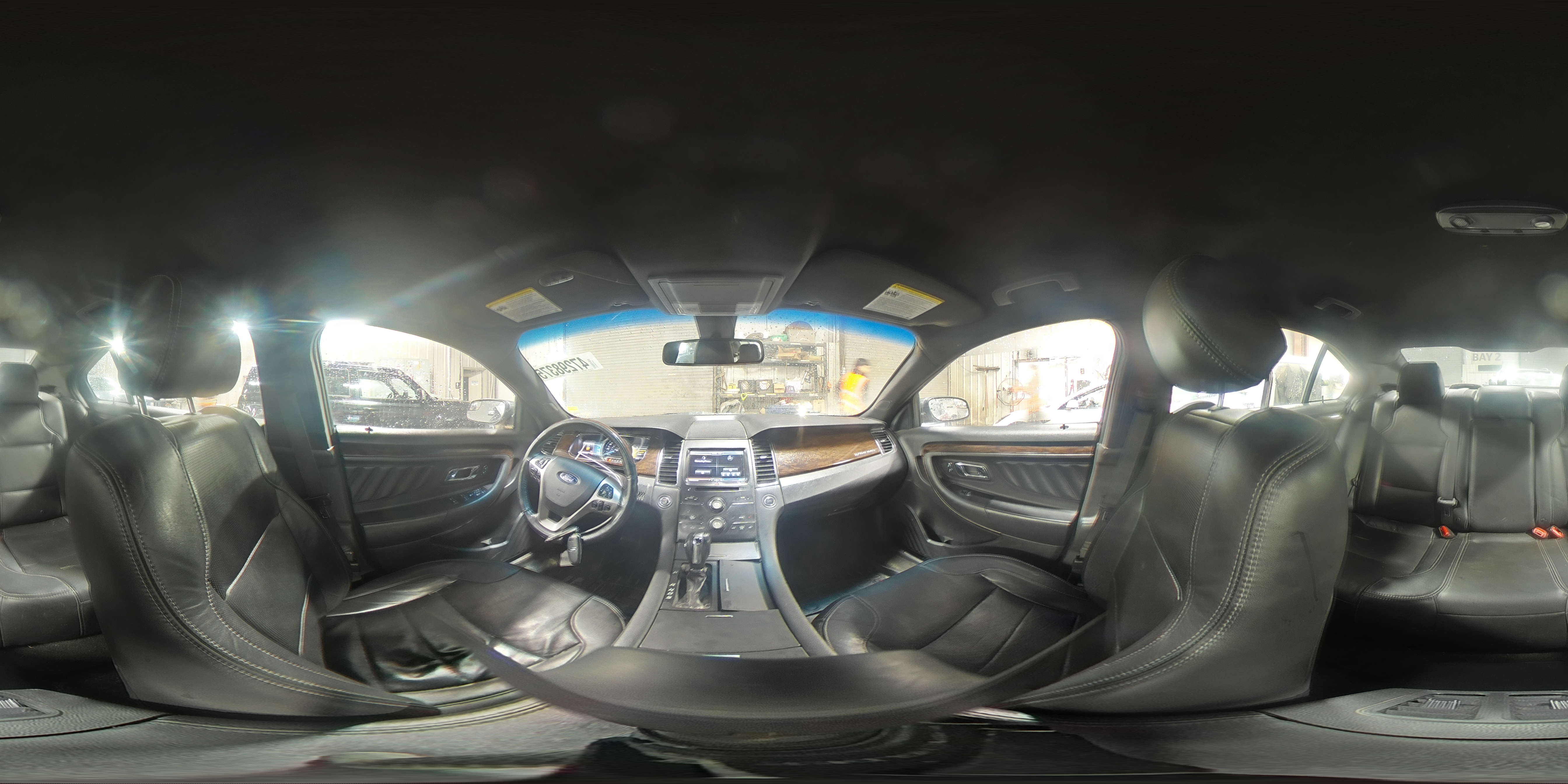2015 Ford Taurus - Image 14