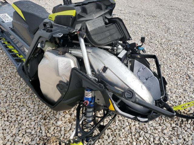 2022 POLA SNOWMOBILE